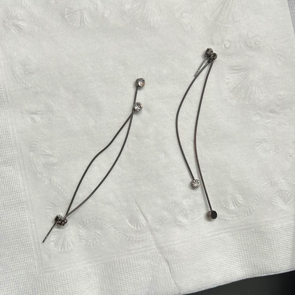 Dangling black earrings with clear stone